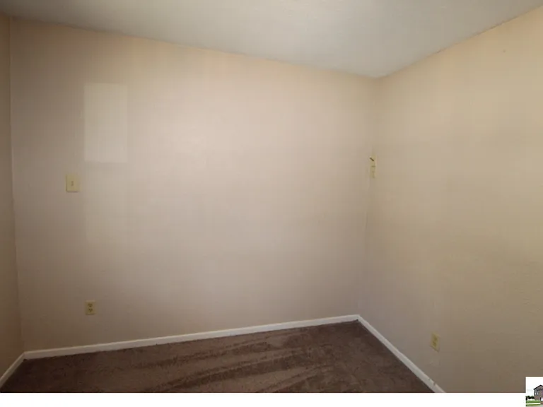 409 Oak St — Photo 33