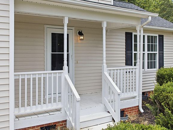 4th image of 433 Rosa Cir