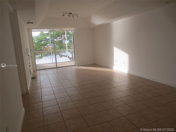 4th image of 10700 NW 66th St APT 202