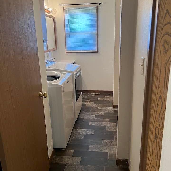 1st image of 103 N Pine St