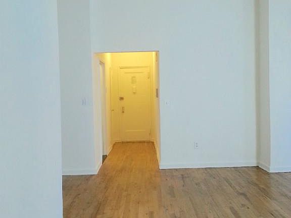 3rd image of 19 E 71st St APT 5d