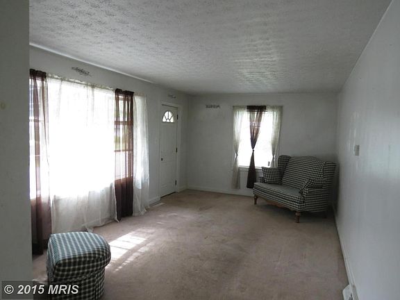 LARGE WINDOW,SPACIOUS