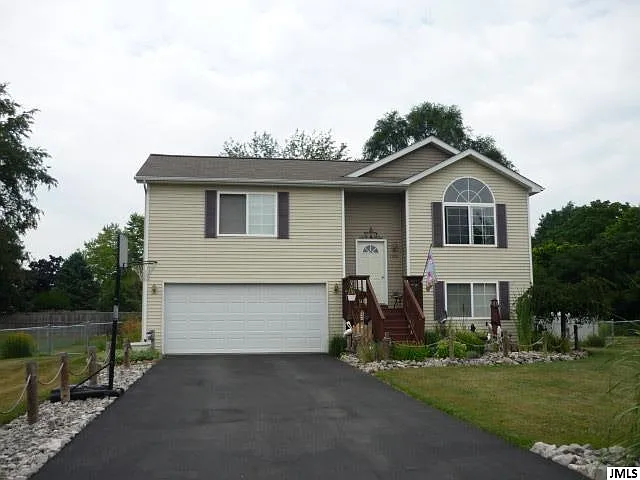 1306 Catsyl Rd photo 1