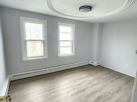 5th image of 222 Saint Clair St #222