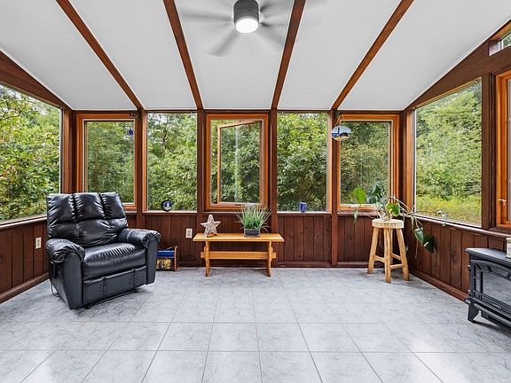 3rd image of 33 Woodland Rd