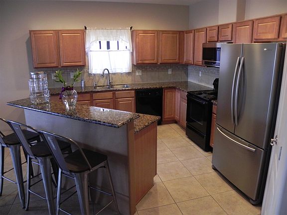 3rd image of 2756 N Bell Hollow Pl