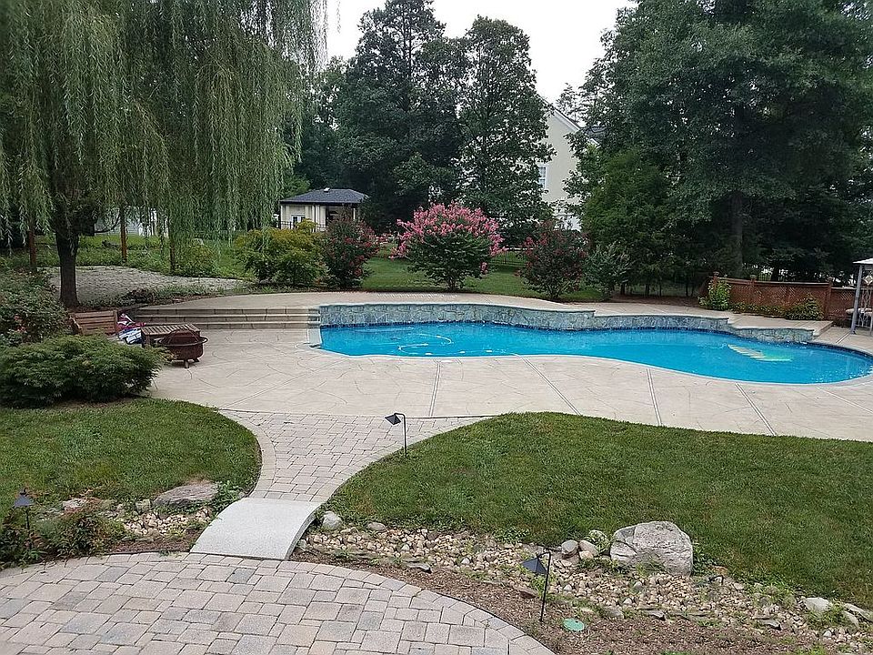 2nd image of 14008 Glenkirk Rd