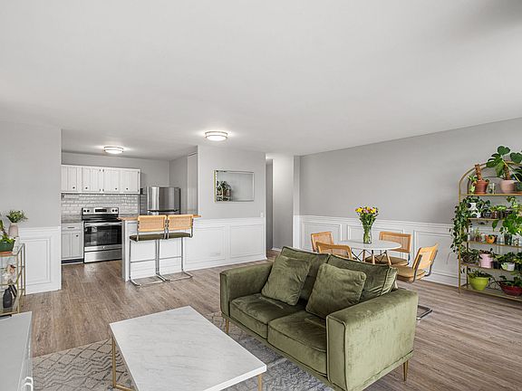3rd image of 4343 N Clarendon Ave APT 817