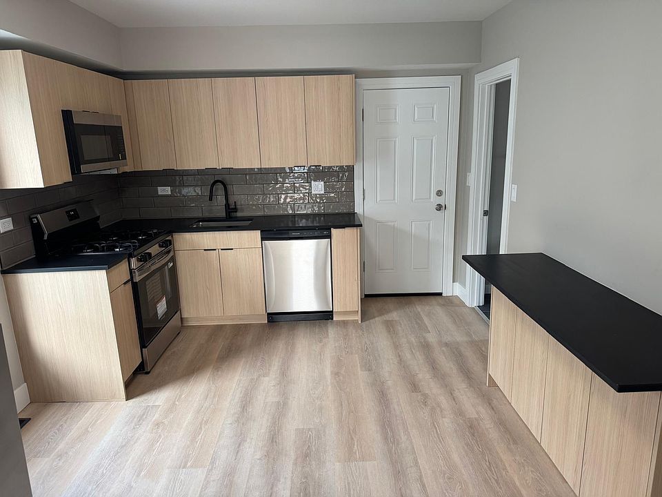 1st image of 1244 Victoria Ave Unit 2