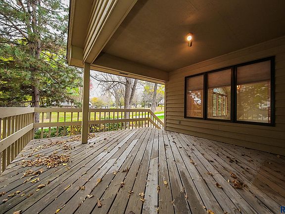 4th image of 510 W Sweetbriar Pl