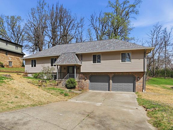 3rd image of 5122 Woodridge Dr