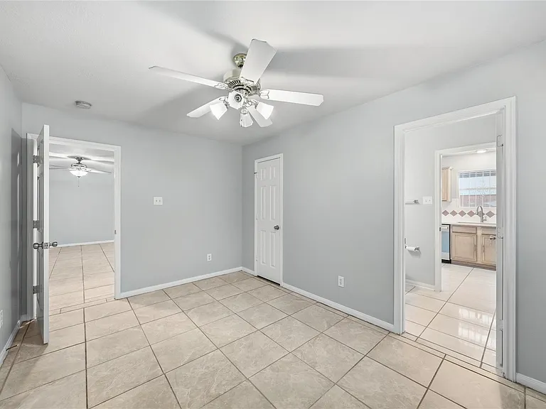7027 Waveland Dr — Photo 17