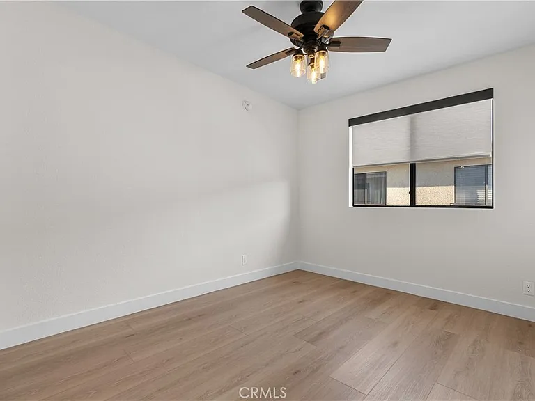 18417 Collins St #D — Photo 38