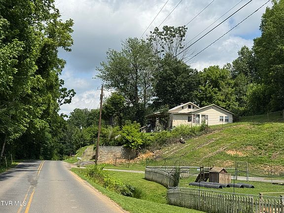 4th image of 1995 Carolina Ave