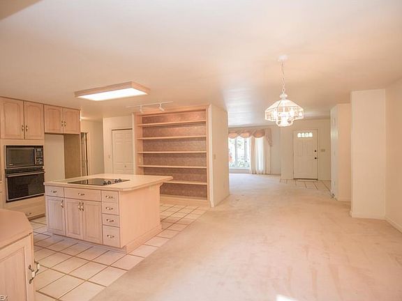 4th image of 835 S 15th St
