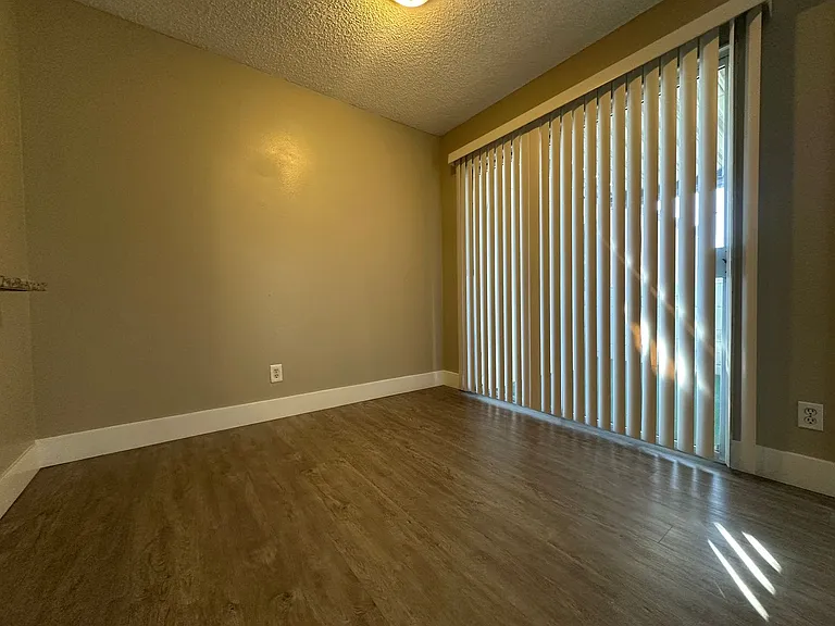 1467 Hialeah Dr #D — Photo 7