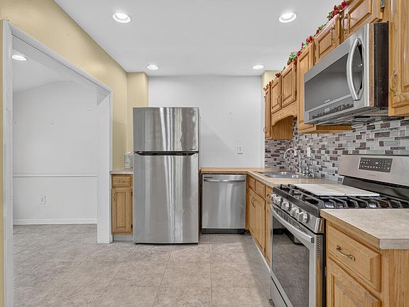 5th image of 105 Cherry St
