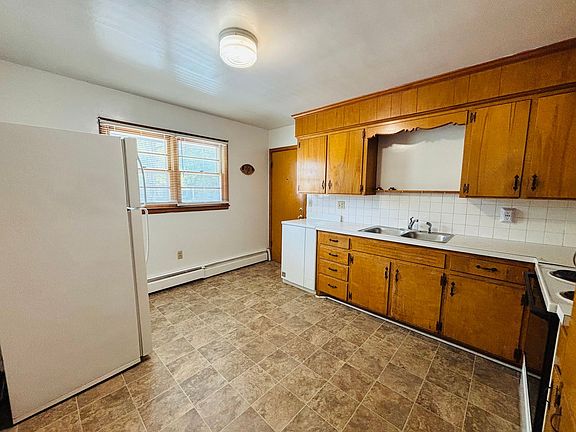 4th image of 208 Broce Dr #1
