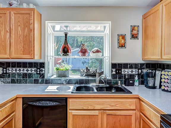 5th image of 7018 49th St NE