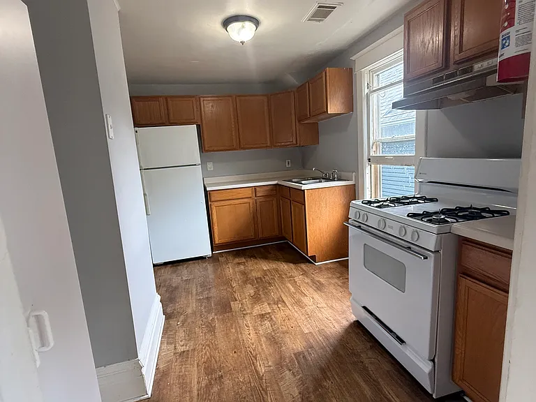 1020 S Park St #2 — Photo 6