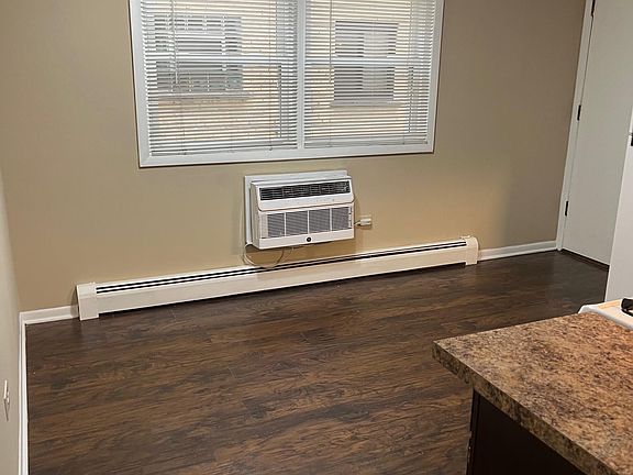 5th image of 1475 Ashland Ave APT 1S