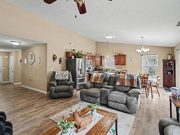 4th image of 78 Thornhill Dr