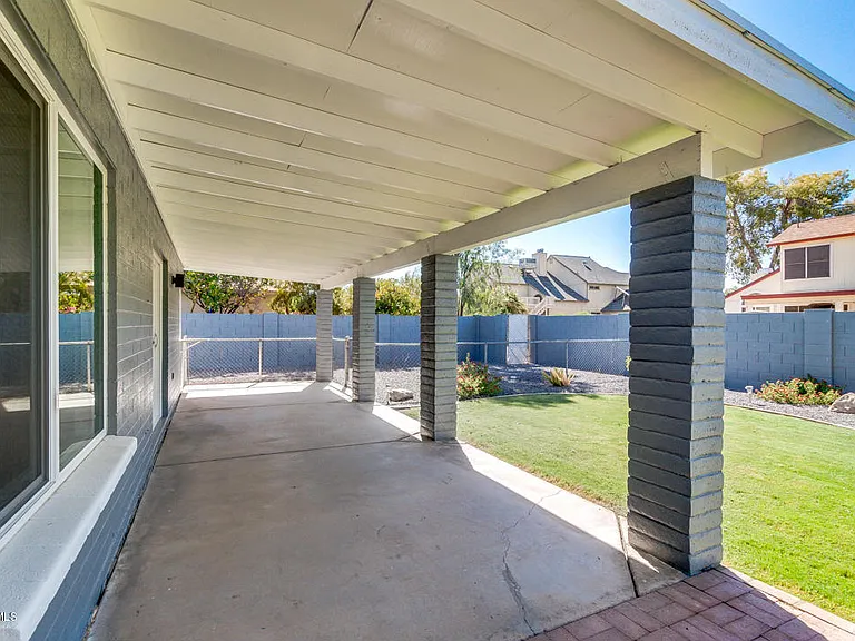 1115 W Barrow Dr — Photo 32