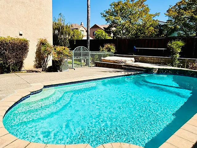 4 bed, 2.5 bath, 2747 sqft, $5,950 — Photo 4