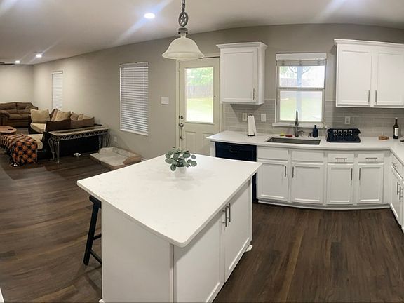3rd image of 2201 White Pine Dr