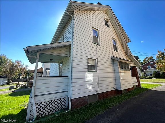 5th image of 127 Manchester Ave