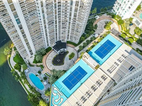 901 Brickell Key Blvd APT 3307, Miami, FL 33131