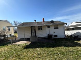 225 Ben Nevis Rd, Saint Louis, MO 63137