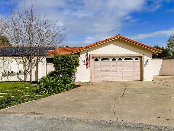 2nd image of 34 Carol Anns Ct