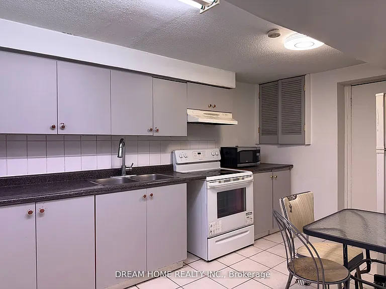 28 Conlins Rd #ROOM — Photo 5