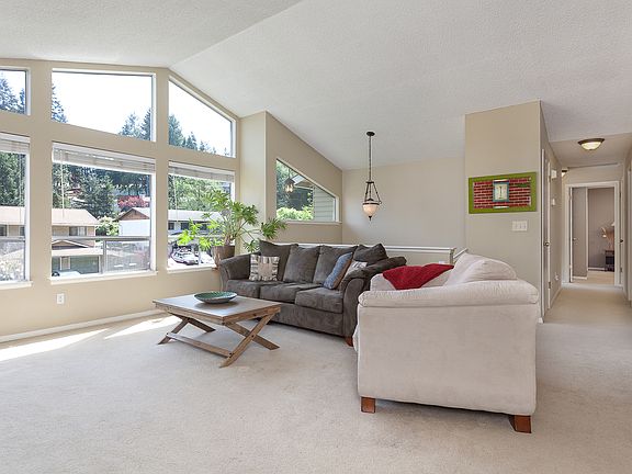 3rd image of 17228 Meadowdale Dr