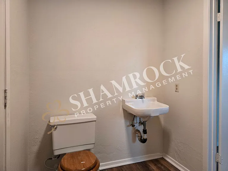 929 Rosedale Dr — Photo 15