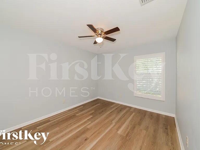 92 Stanford Rd — Photo 14