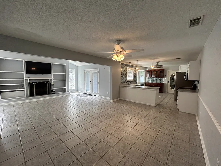 1008 Charlene St — Photo 17