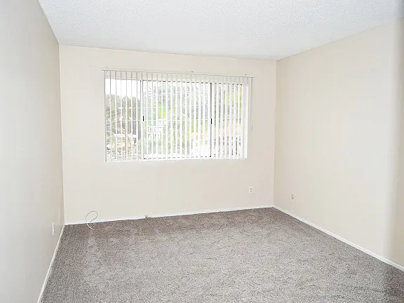 Los Feliz Summit Apartments — Photo 9