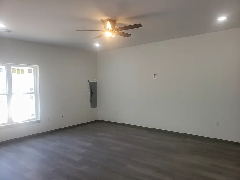 1218 Salem Dr — Photo 10