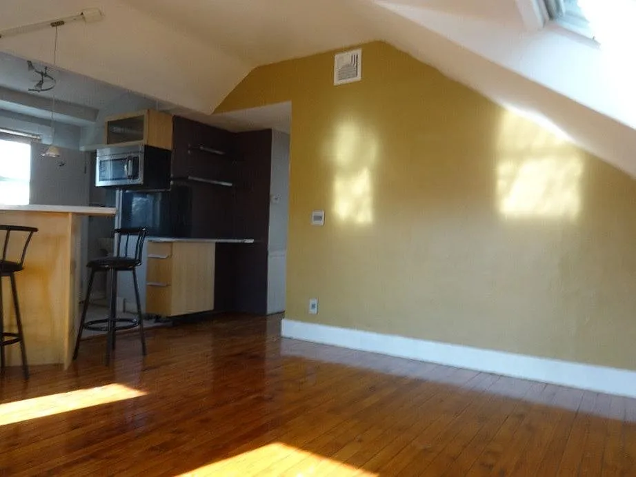 12 Africa Street — Photo 3