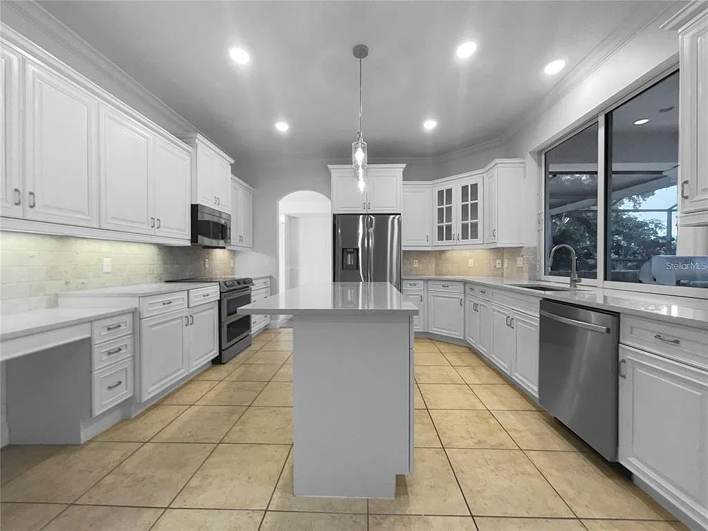 5 bed, 3.5 bath, 2970 sqft, $4,950 — Photo 4