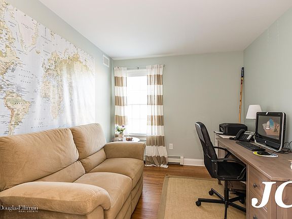 3rd image of 622 W Park Ave