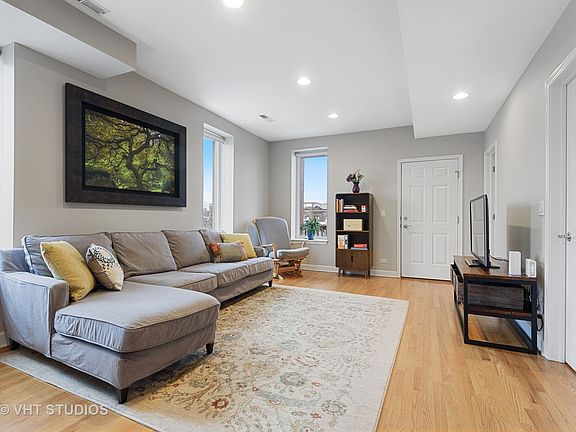 2nd image of 1712 N Wood St APT 3W