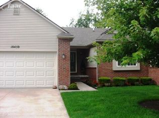 10459 Northvalley Ct, Hartland, MI 48353