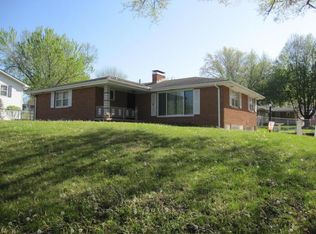 1501 Safari Dr, Saint Joseph, MO 64506
