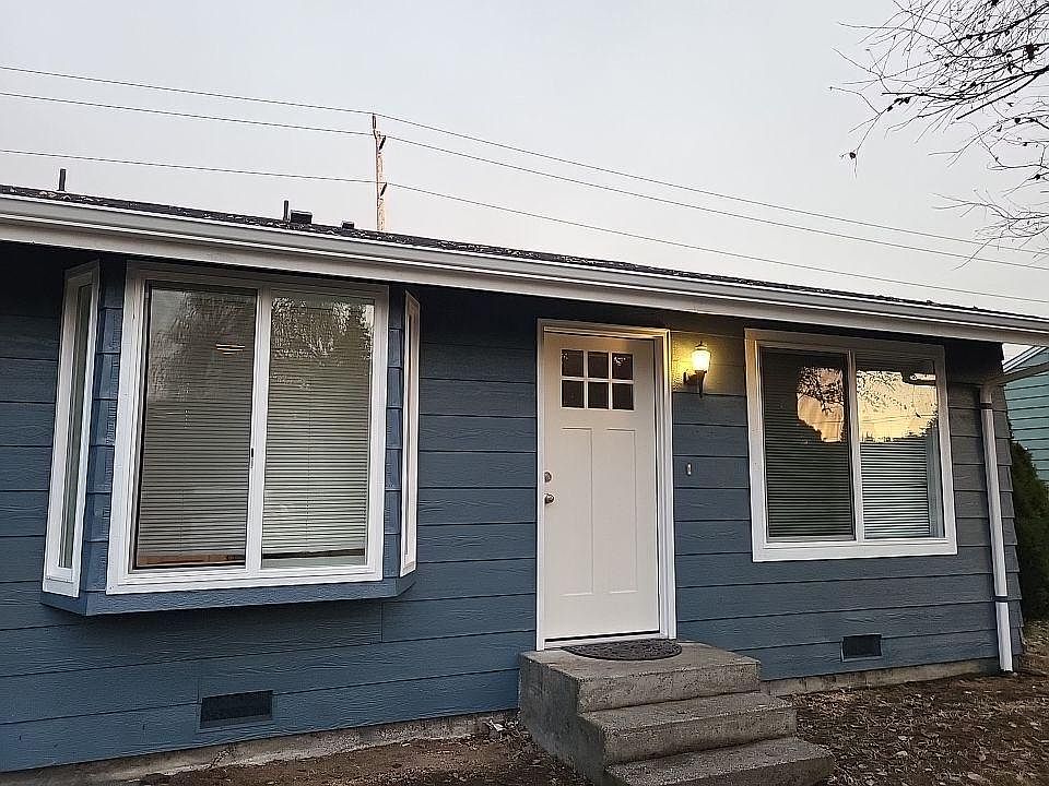 Entryway/Front of unit