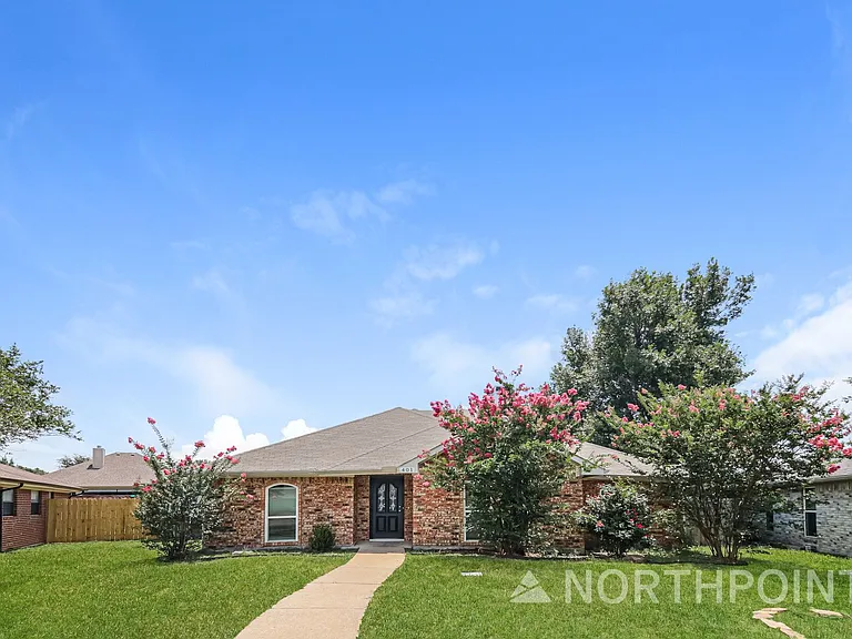 401 Kathy Ln — Photo 1