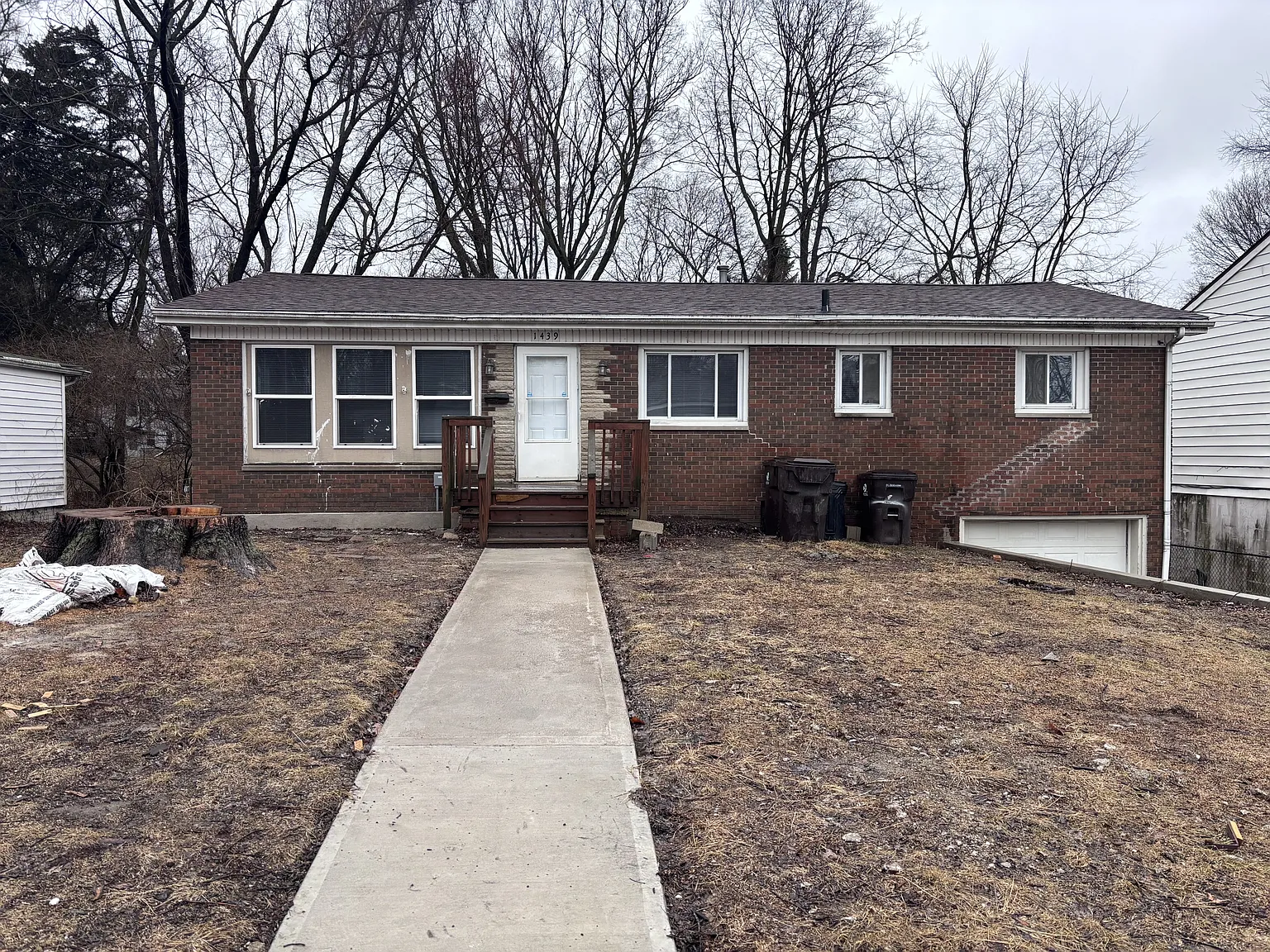 1439 E Fairoaks Ave photo 1