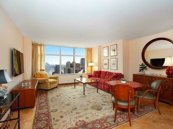 3rd image of 160 W 66th St APT 16A
